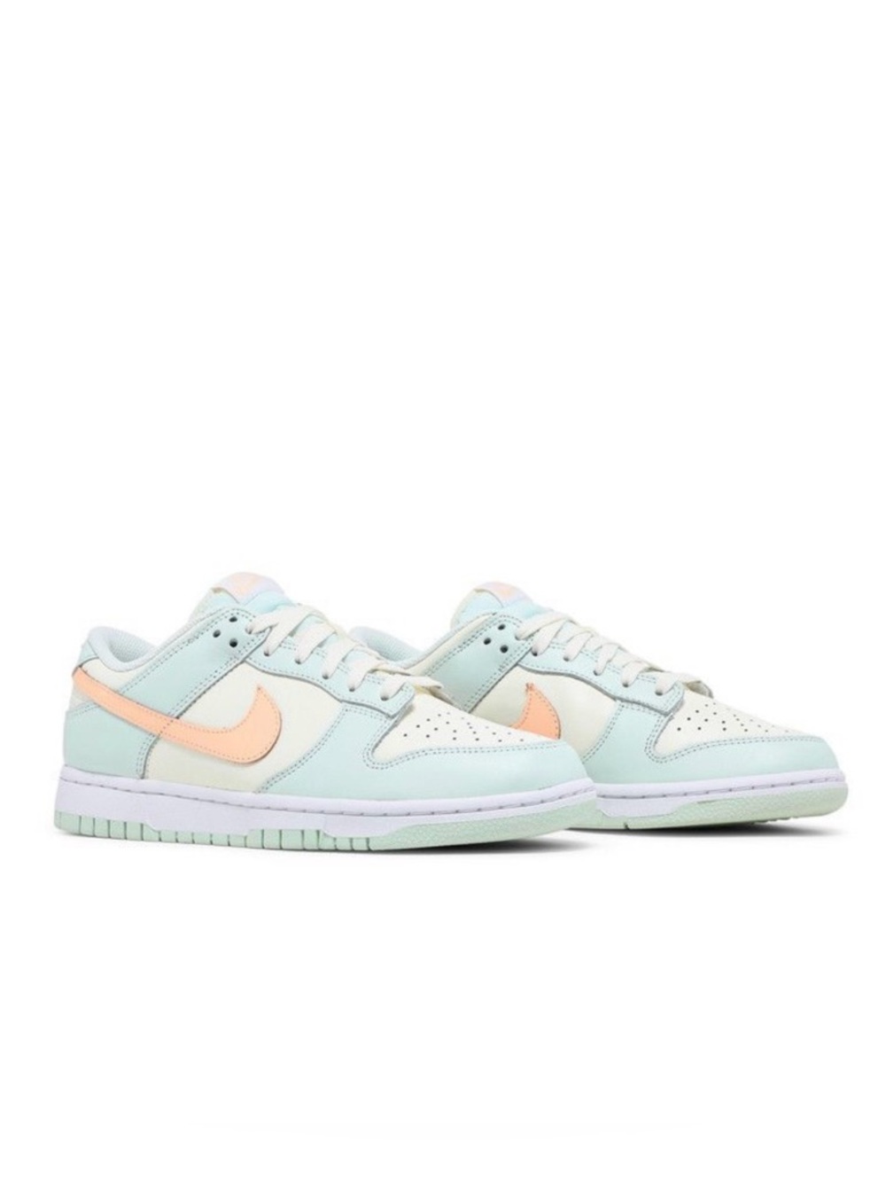 Women’s Nike dunk low “barely green”